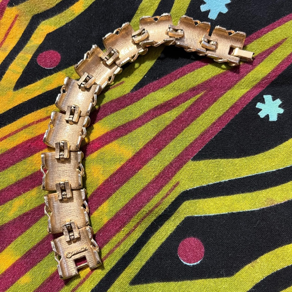 VTG Sarah Coventry Signed Golden Brocade Leaf Design Costume Jewelry Bracelet - Picture 8 of 8